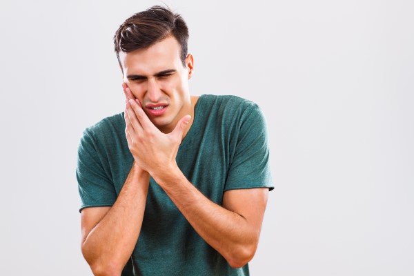 Emergency Dentist Care: What To Do When Dental Pain Strikes