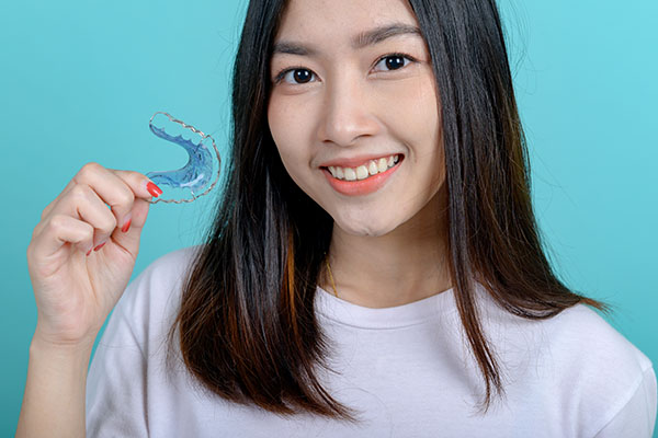 Less Emergency Orthodontic Visits With Invisalign Than Braces from Brimhall Dental Group in Bakersfield, CA